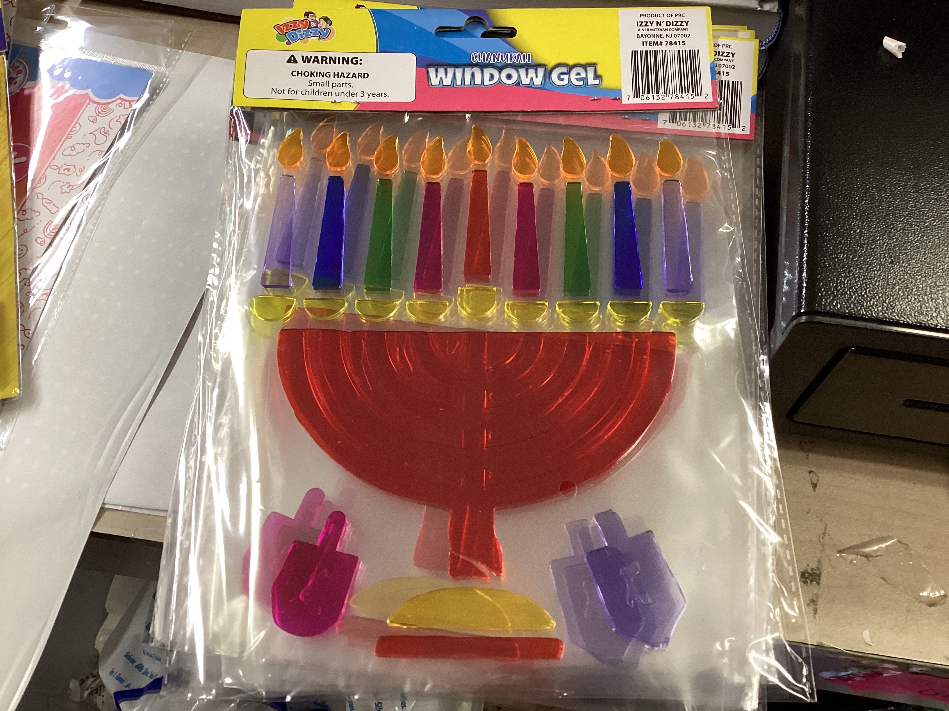 Chanukah window gel Izzy and dizzy