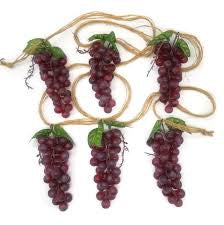 Ludmir sukkah grapes on a vine